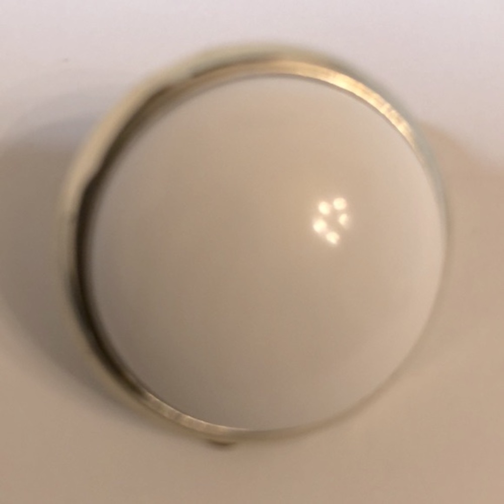 VINTAGE WHITE ROUND BUTTON CLIP-ON EARRINGS - Picture 3 of 10
